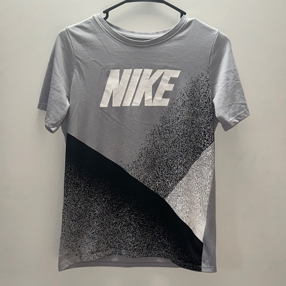 Nike Black and Gray Graphic Tee Boys